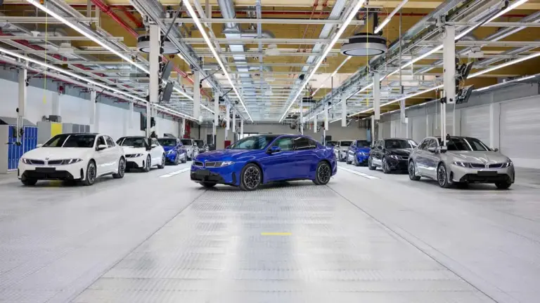 o-noua-era-la-munchen:-cea-mai-veche-fabrica-bmw-renunta-definitiv-la-motoarele-termice-si-devine-100%-electrica