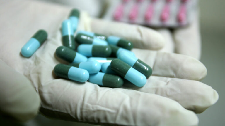 fabricile-de-medicamente-cer-guvernului-sa-nu-le-fie-taiat-curentul.-romania-are-deja-probleme-in-aprovizionare