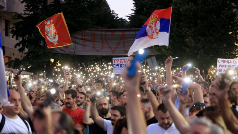 toamna-politica-tensionata-in-serbia:-aleksandar-vucic-ia-in-calcul-demisia,-iar-tara-se-pregateste-pentru-alegeri-anticipate