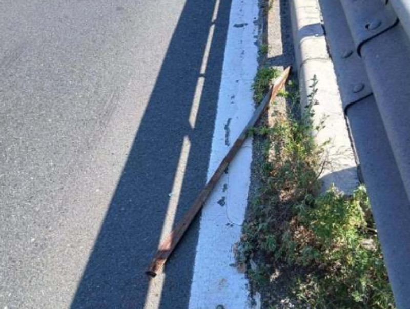 pericol-pentru-soferi-pe-autostrada-a2:-obiecte-metalice-confectionate-artizanal,-aruncate-pe-partea-carosabila-in-mod-repetat pericol-pentru-soferi-pe-autostrada-a2:-obiecte-metalice-confectionate-artizanal,-aruncate-pe-partea-carosabila-in-mod-repetat