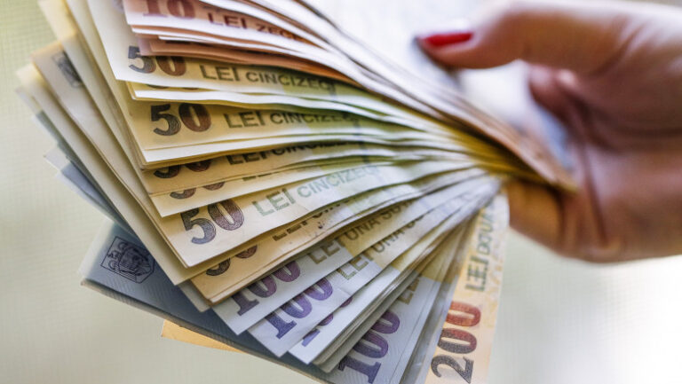 o-femeie-a-fost-trimisa-in-judecata-dupa-ce-a-delapidat-electrica-serv-cu-4,5-milioane-de-lei.-procurorii-au-descris-schema-folosita
