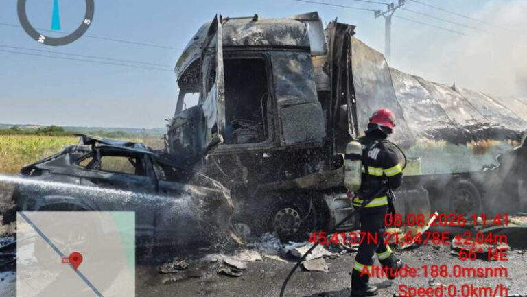 accident-grav-intre-o-masina-si-un-tir.-in-urma-impactului,-autovehiculele-au-luat-foc-si-unul-dintre-soferi-a-murit