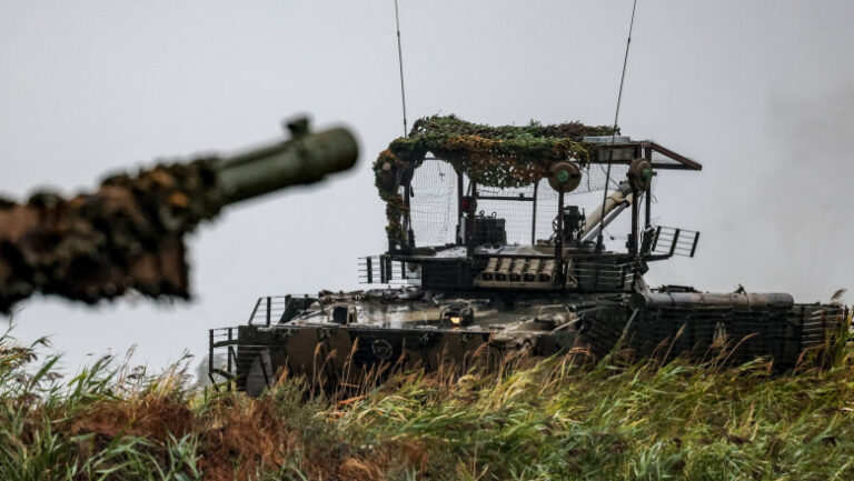 rusia-a-incetat-aproape-complet-sa-mai-foloseasca-tehnica-militara-mecanizata-in-atacuri.-ce-se-ascunde-in-spatele-noii-tactici