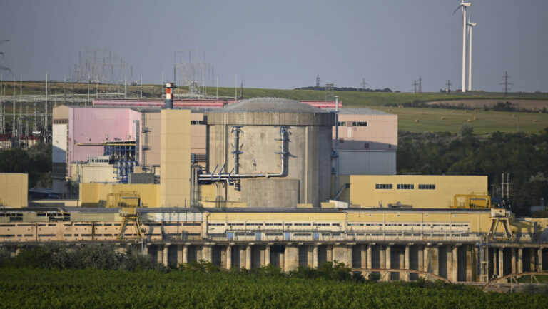 ultima-etapa-a-operatiunii-de-salvare-a-reactorului-2-de-la-cernavoda.-cand-se-vor-vedea-efectele-scufundarii-barjelor-in-dunare