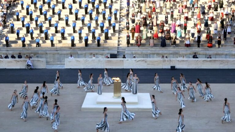 operatiune-spectaculoasa-la-atena:-stadionul-din-marmura-al-primelor-jocuri-olimpice-moderne-este-curatat-dupa-un-secol