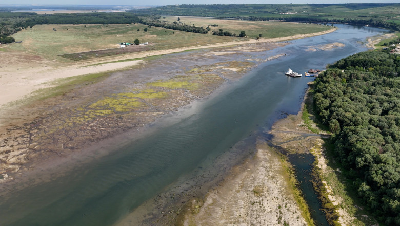 dunarea,-la-valori-alarmant-de-mici-debitul-la-intrarea-in-tara-va-scadea-pana-la-1.300-mc/s dunarea,-la-valori-alarmant-de-mici-debitul-la-intrarea-in-tara-va-scadea-pana-la-1.300-mc/s
