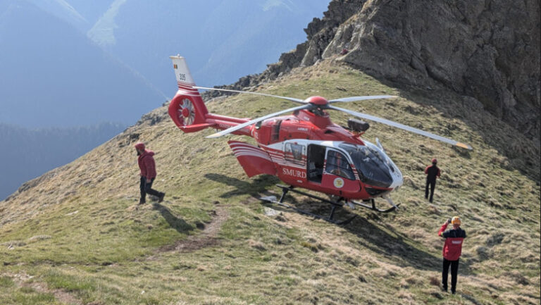 turist-mort-in-muntii-fagaras,-dupa-ce-a-cazut-200-de-metri-intr-o-rapa.-victima,-recuperata-cu-elicopterul-smurd