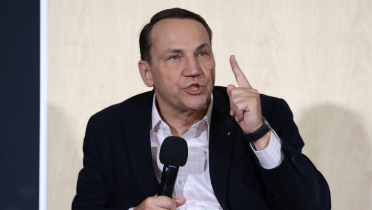 seful-diplomatiei-poloneze-pledeaza-pentru-crearea-unei-„legiuni-europene”:-„nu-putem-apela-la-washington-de-fiecare-data”