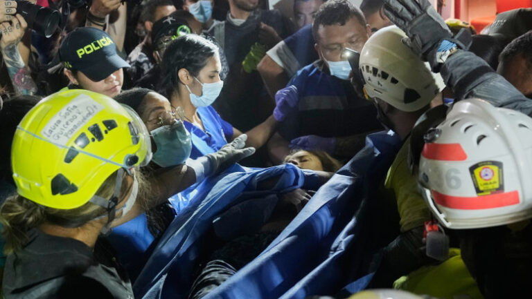 cutremur-in-columbia-femeia-care-a-supravietuit-37-de-ore-sub-daramaturi-a-murit-la-spital.-„as-vrea-ca-totul-sa-se-termine-repede”