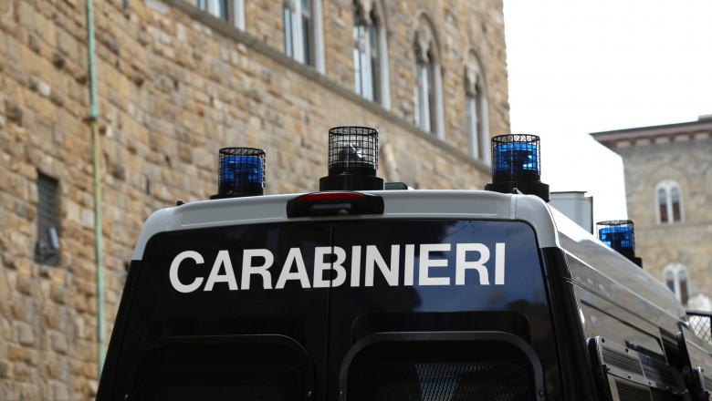 doi-romani-au-mers-100-de-kilometri-pe-o-autostrada-din-italia-cu-fiul-mort-in-masina doi-romani-au-mers-100-de-kilometri-pe-o-autostrada-din-italia-cu-fiul-mort-in-masina