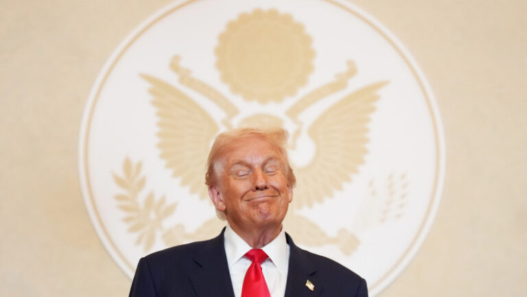 trump-ameninta-omanul-cu-bombardamente-daca-„va-incurca”-discutiile-privind-stramtoarea-ormuz
