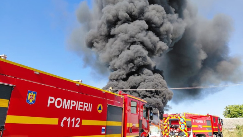 incendiu-puternic-la-o-hala-de-deseuri-din-prahova.-degajari-mari-de-fum:-a-fost-emis-mesaj-ro-alert incendiu-puternic-la-o-hala-de-deseuri-din-prahova.-degajari-mari-de-fum:-a-fost-emis-mesaj-ro-alert
