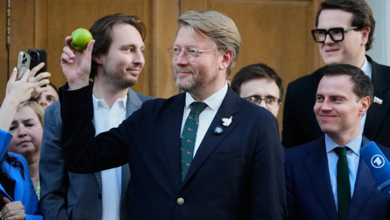 rusia:-raspunsul-curtii-supreme,-dupa-ce-singurul-partid-de-opozitie,-iabloko,-a-contestat-excluderea-din-alegeri