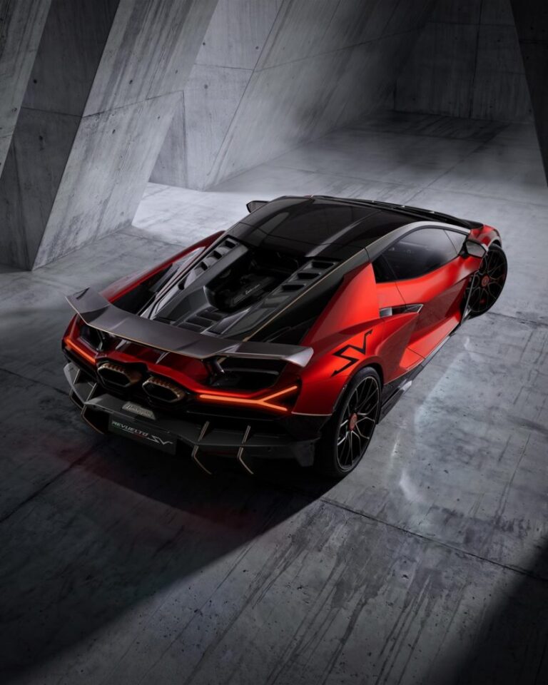 premiera-mondiala:-lamborghini-revuelto-sv-dezvolta-1.065-cp-si-redefineste-performanta-extrema-pe-circuit
