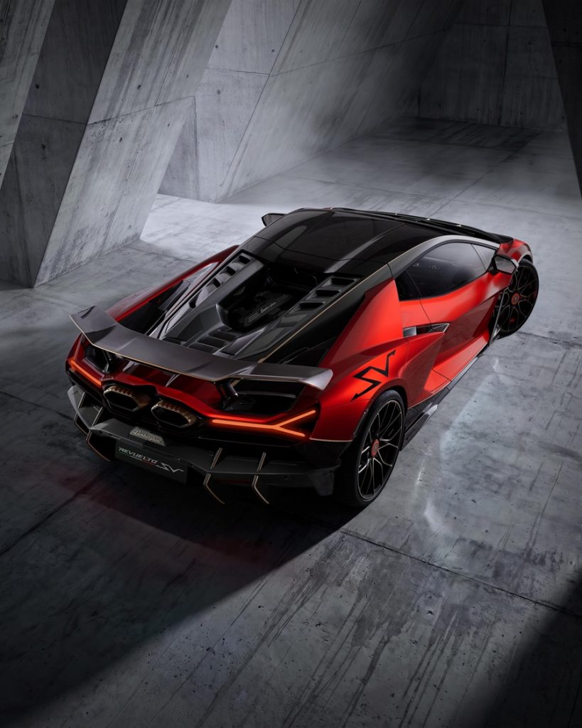 premiera-mondiala:-lamborghini-revuelto-sv-dezvolta-1.065-cp-si-redefineste-performanta-extrema-pe-circuit premiera-mondiala:-lamborghini-revuelto-sv-dezvolta-1.065-cp-si-redefineste-performanta-extrema-pe-circuit