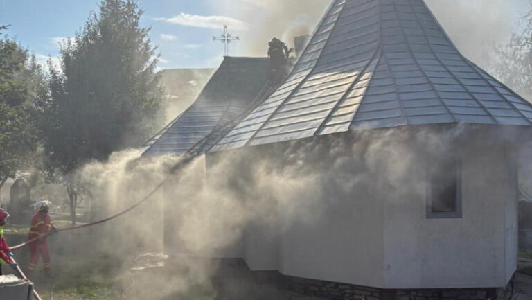 incendiu-puternic-la-o-manastire-din-suceava.-de-la-ce-a-pornit-focul
