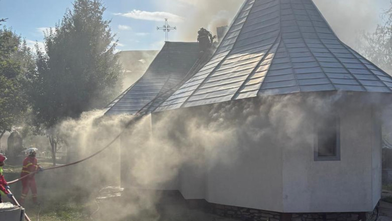 incendiu-puternic-la-o-manastire-din-suceava.-de-la-ce-a-pornit-focul incendiu-puternic-la-o-manastire-din-suceava.-de-la-ce-a-pornit-focul