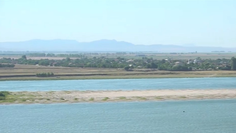 video-dunarea-a-atins-la-galati-cel-mai-mic-nivel-din-ultimii-30-de-ani,-iar-specialistii-anunta-noi-scaderi video-dunarea-a-atins-la-galati-cel-mai-mic-nivel-din-ultimii-30-de-ani,-iar-specialistii-anunta-noi-scaderi