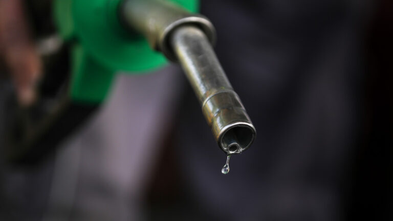 de-ce-cresc-preturile-carburantilor-chiar-si-dupa-reducerea-accizei.-explicatiile-unui-fost-ministru-al-energiei