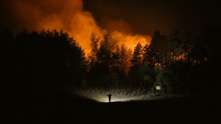 fumul-incendiilor-din-serbia-a-ajuns-la-sofia:-un-cetatean-sarb-a-murit,-autoritatile-bulgare-sfatuiesc-oamenii-sa-nu-iasa-in-aer-liber