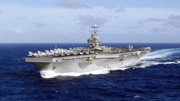 „o-inchisoare-plutitoare”-in-care-paturile-devin-sicrie-si-cerul-se-vede-rar.-marinarii-descriu-viata-pe-nave-de-razboi-ca-uss-lincoln