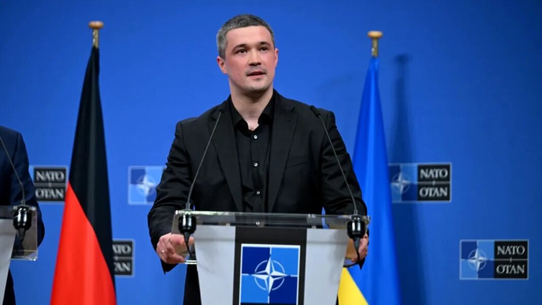 fostul-ministru-ucrainean-al-apararii-cere-alegeri-in-timpul-razboiului-si-acuza-o-„criza-sistemica-de-guvernare” fostul-ministru-ucrainean-al-apararii-cere-alegeri-in-timpul-razboiului-si-acuza-o-„criza-sistemica-de-guvernare”