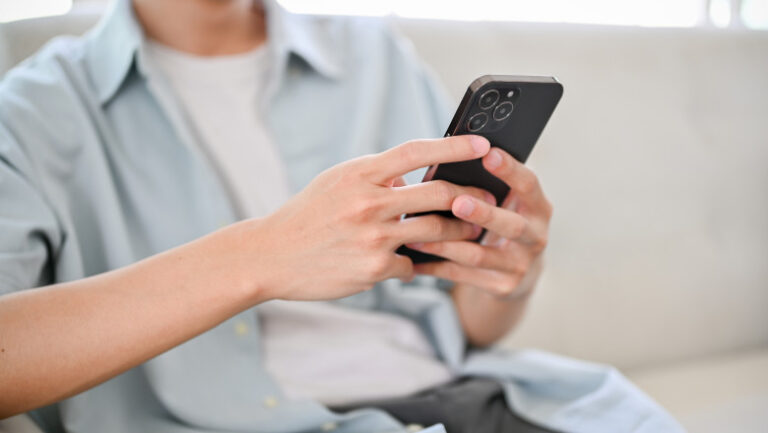 ce-inseamna-punctul-verde-sau-portocaliu-de-pe-ecranul-telefonului.-functia-pe-care-putini-utilizatori-o-cunosc