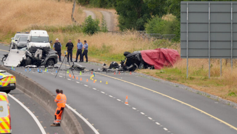 „se-gandesc-doar-la-like-uri”.-trendul-mortal-de-pe-titok-ingrozeste-irlanda:-adolescentii-se-filmeaza-conducand-cu-viteza