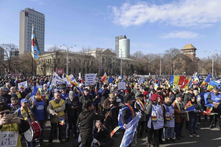 sindicatele-cer-cresterea-salariului-minim-de-la-1-ianuarie-2027-si-protesteaza-marti-la-ministerul-muncii.-cum-raspunde-dragos-pislaru