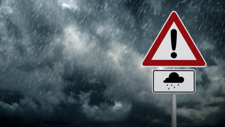 avertizari-meteo-imediate:-ploi-torentiale,-descarcari-electrice-si-grindina-in-bucuresti-si-giurgiu-in-urmatoarea-ora