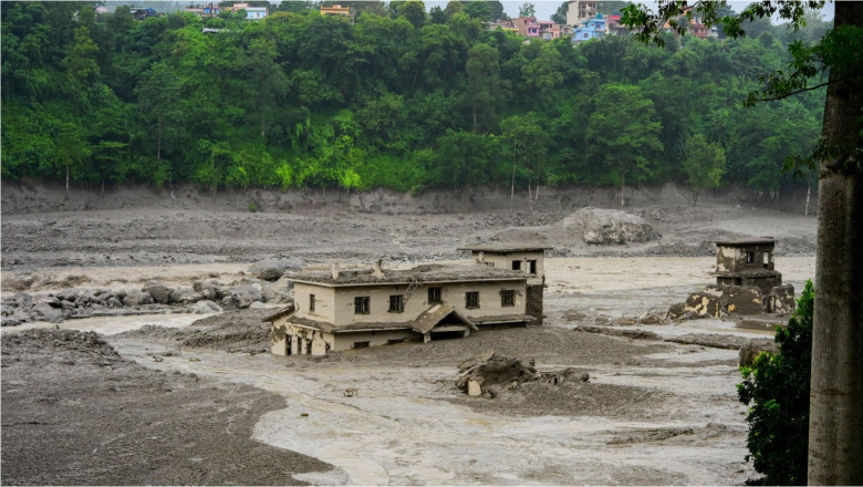 viitura-devastatoare-in-nepal:-peste-1300-de-oameni-dati-disparuti-si-359-de-morti.-„un-val-urias-de-apa-s-a-abatut-asupra-mea” viitura-devastatoare-in-nepal:-peste-1300-de-oameni-dati-disparuti-si-359-de-morti.-„un-val-urias-de-apa-s-a-abatut-asupra-mea”