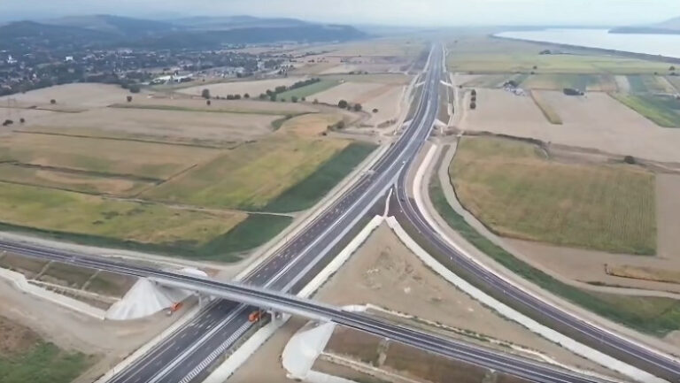 autostrada-a7-se-deschide-circulatiei-luni-pe-inca-47-de-kilometri,-intre-adjud-si-bacau:-„moldova-isi-primeste-autostrada”