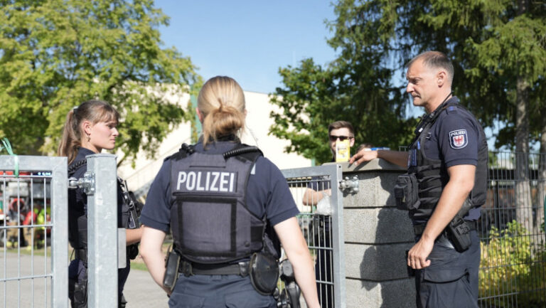 doua-persoane-au-fost-ucise-intr-un-„act-de-violenta„-la-un-liceu-de-langa-berlin