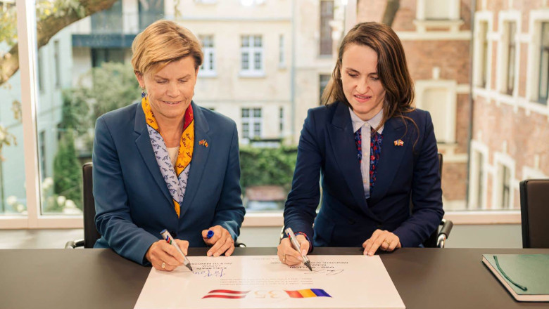 ministra-oana-toiu-a-inaugurat-sediul-ambasadei-romaniei-la-riga,-intr-un-an-aniversar-pentru-relatiile-bilaterale ministra-oana-toiu-a-inaugurat-sediul-ambasadei-romaniei-la-riga,-intr-un-an-aniversar-pentru-relatiile-bilaterale