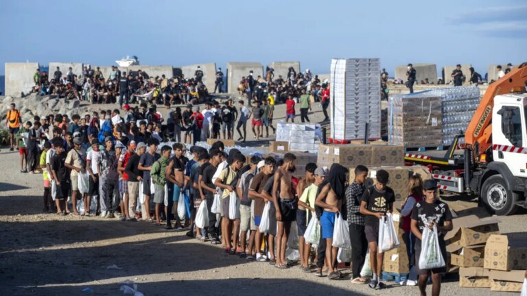 spania-cere-ajutorul-uniunii-europene-pentru-gestionarea-migrantilor-din-ceuta