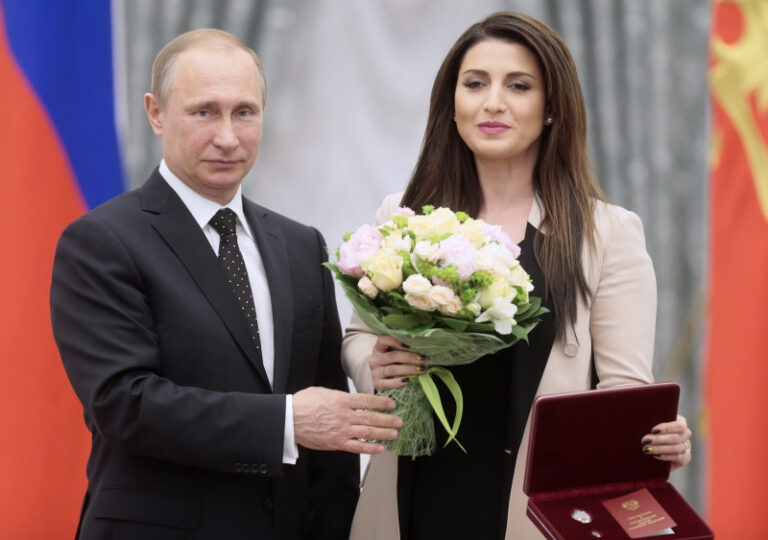 regele-cripto-al-kremlinului-si-schema-financiara-cu-care-a-salvat-rusia.-cum-a-ajuns-un-escroc-de-talie-mondiala-crucial-pentru-putin