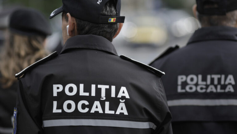 femeie-in-varsta,-care-vindea-fructe-si-legume-pe-trotuar,-umilita-de-un-politist-local-din-bucuresti:-agentul-i-a-aruncat-marfa-pe-jos