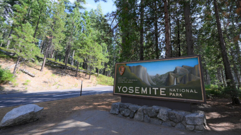 trump-ar-putea-vinde-o-mica-parte-din-parcul-yosemite.-anuntul-a-starnit-indignare:-„un-atac-impotriva-poporului-american”