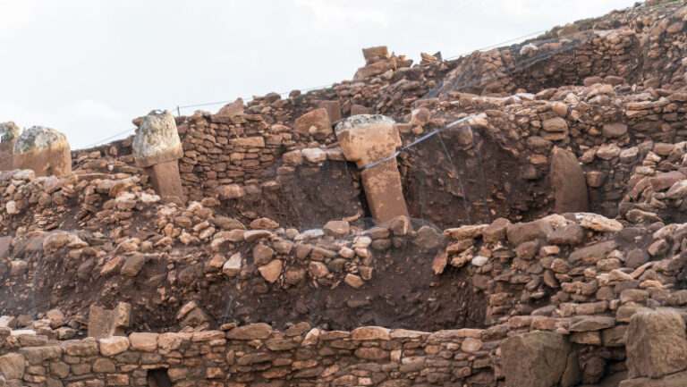 „ceva-ce-nu-s-a-mai-vazut-pana-acum”-arheologii-au-descoperit-in-turcia-o-statuie-unica,-veche-de-11.000-de-ani