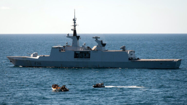 militari-somalezi-si-turci-au-eliberat-o-nava-deturnata-si-au-ucis-14-pirati