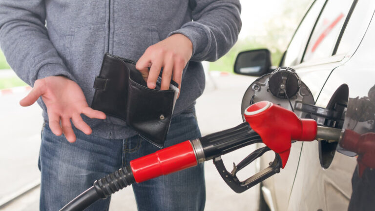 paradoxul-carburantilor:-tarile-vecine-cu-importuri-masive-au-preturi-mai-mici-decat-romania.-cum-explica-specialistii