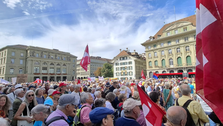 „nu-nato!-sa-dam-o-sansa-pacii!”-aproximativ-o-mie-de-elvetieni-s-au-adunat-la-berna-pentru-apararea-unei-neutralitati-stricte „nu-nato!-sa-dam-o-sansa-pacii!”-aproximativ-o-mie-de-elvetieni-s-au-adunat-la-berna-pentru-apararea-unei-neutralitati-stricte