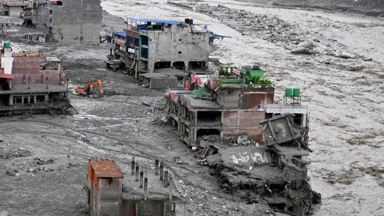 mii-de-oameni-sunt-inca-dati-disparuti-dupa-inundatiile-devastatoare-din-nepal.-bilantul-provizoriu-a-ajuns-la-peste-900-de-morti mii-de-oameni-sunt-inca-dati-disparuti-dupa-inundatiile-devastatoare-din-nepal.-bilantul-provizoriu-a-ajuns-la-peste-900-de-morti