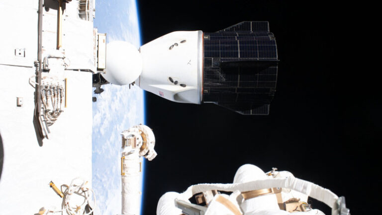 probleme-la-capsula-dragon-inainte-de-lansare:-nasa-si-spacex-amana-misiunea-crew-13-spre-statia-spatiala-internationala