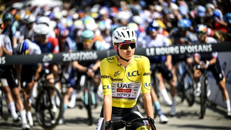 tadej-pogacar,-operat-cu-succes-la-clavicula-stanga-dupa-accidentul-din-vuelta.-ciclistul-sloven-va-mai-ramane-cateva-zile-in-spital