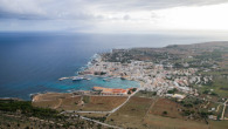Favignana, cea mai mare dintre insulele Egadi, se află la o distanţă de 7 kilometri de coasta vestică a Siciliei şi a fost transformată în Itaca, insula lui Odiseu. Foto: Profimedia Images | Poza 2 din 5