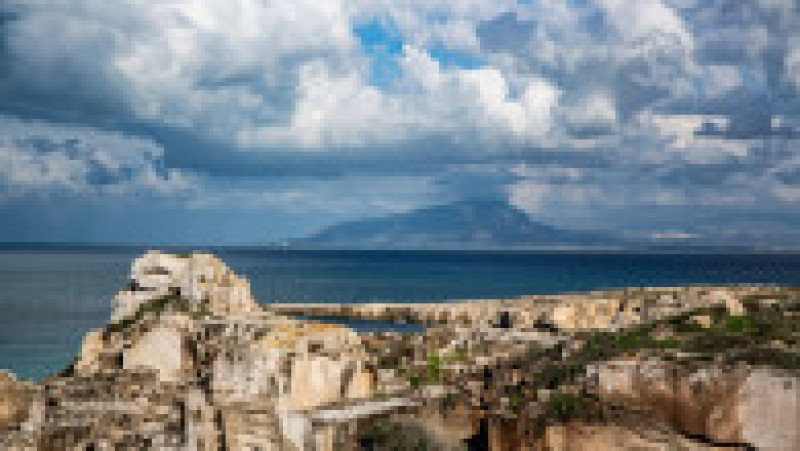 Favignana, cea mai mare dintre insulele Egadi, se află la o distanţă de 7 kilometri de coasta vestică a Siciliei şi a fost transformată în Itaca, insula lui Odiseu. Foto: Profimedia Images | Poza 4 din 5