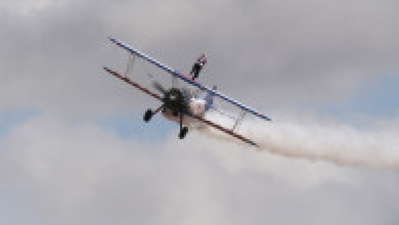 Betty Bromage, la 97 de ani, sfidează vârsta și gravitația, devenind cea mai în vârstă femeie din lume care practică wing-walking. Foto: Profimedia | Poza 4 din 6
