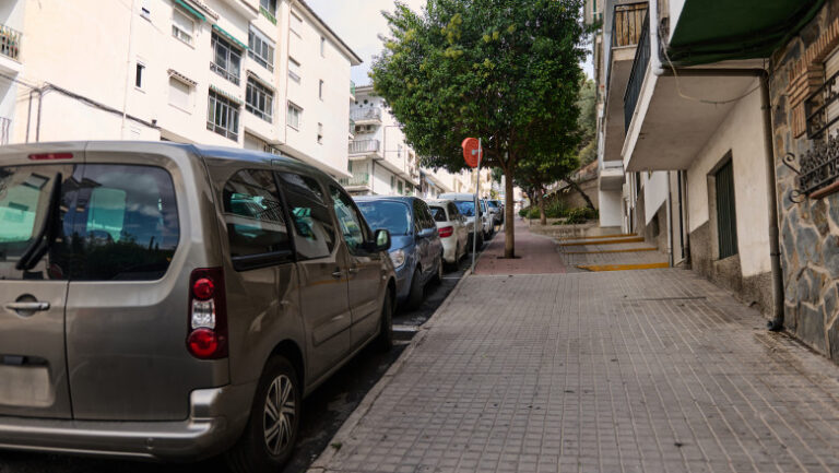 cui-apartine-spatiul-din-fata-casei-sau-a-blocului.-cine-il-poate-folosi-si-ce-amenzi-risca-cei-care-incalca-regulile