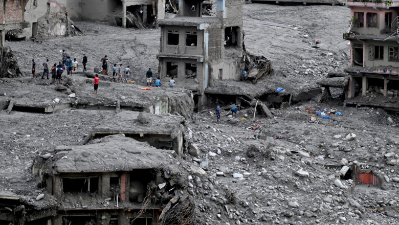 bilantul-viiturii-din-himalaya-a-trecut-de-1000-de-morti-peste-4.400-de-oameni,-dati-disparuti bilantul-viiturii-din-himalaya-a-trecut-de-1000-de-morti-peste-4.400-de-oameni,-dati-disparuti